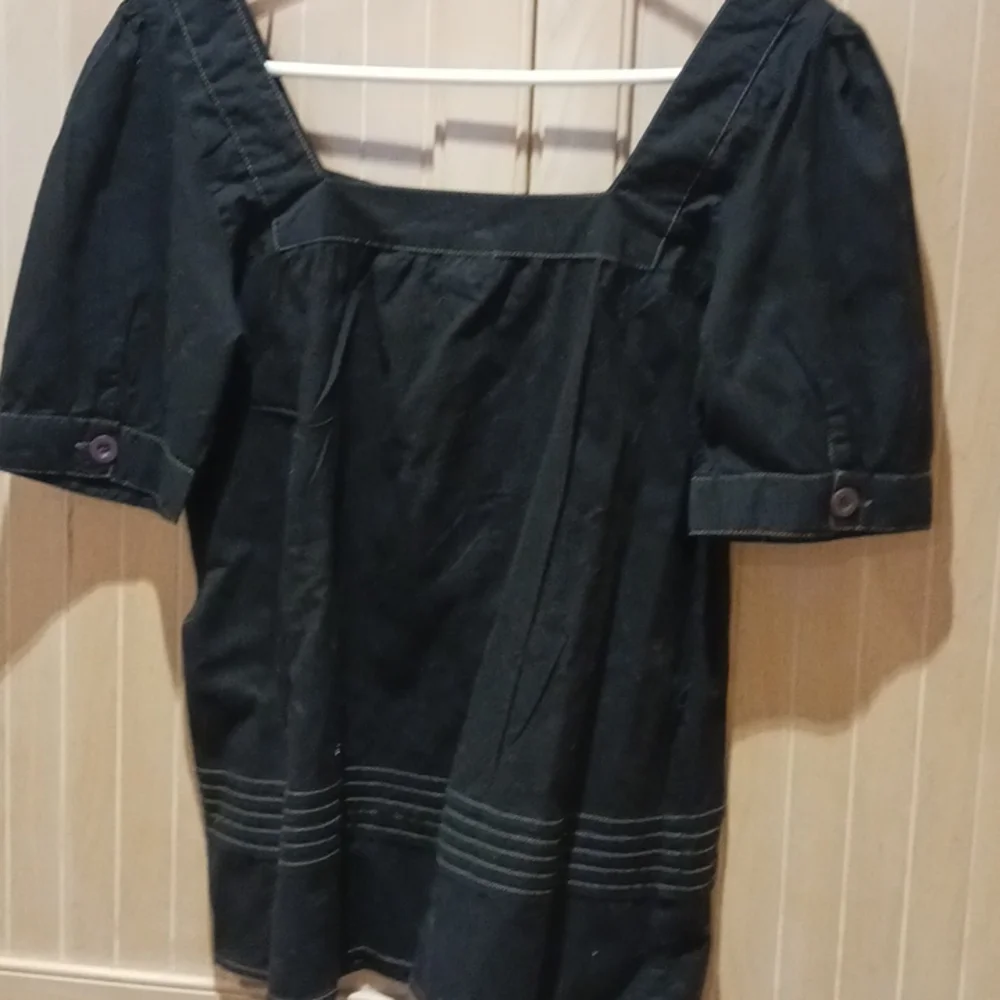 Delia's Square neck blouse with decorative  stitching  and buttons NWOT - Picture 4 of 6